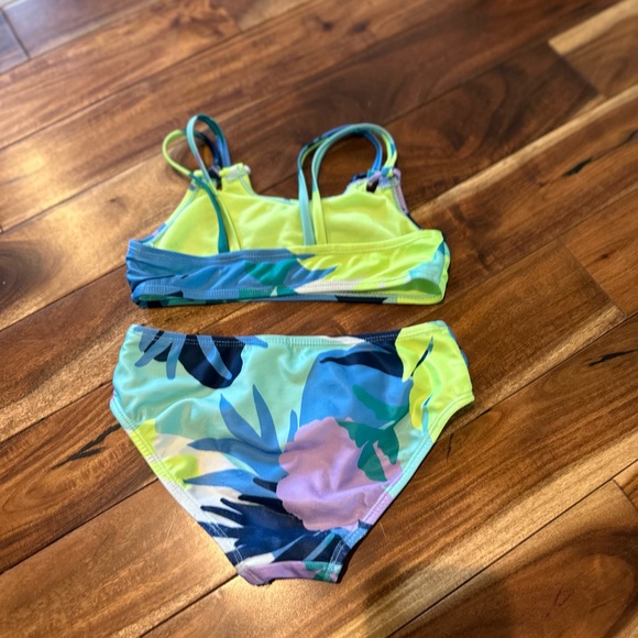 Breaking waves bright color two piece swim suit size 7 Scheel’s - Picture 4 of 4
